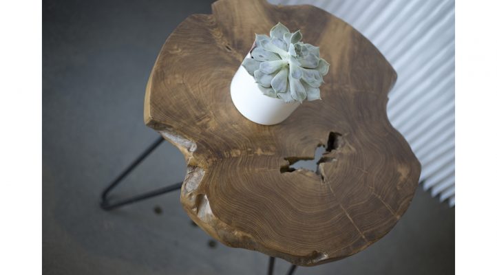 Kayu Hairpin Round Accent Table
