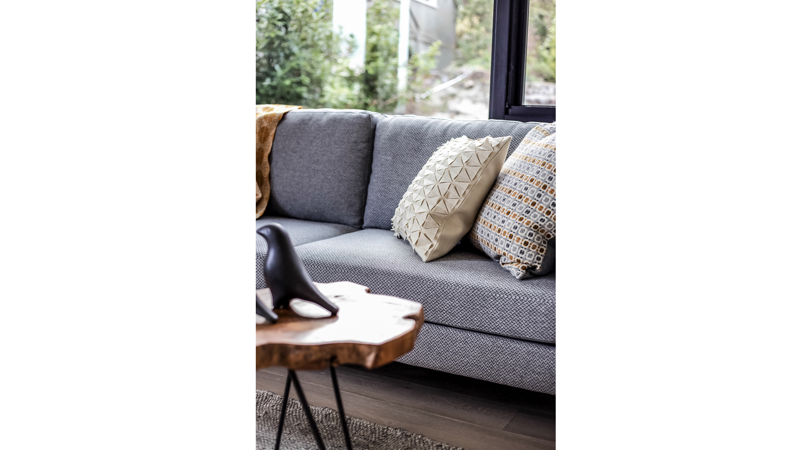 sofa-natura-hairpin-table