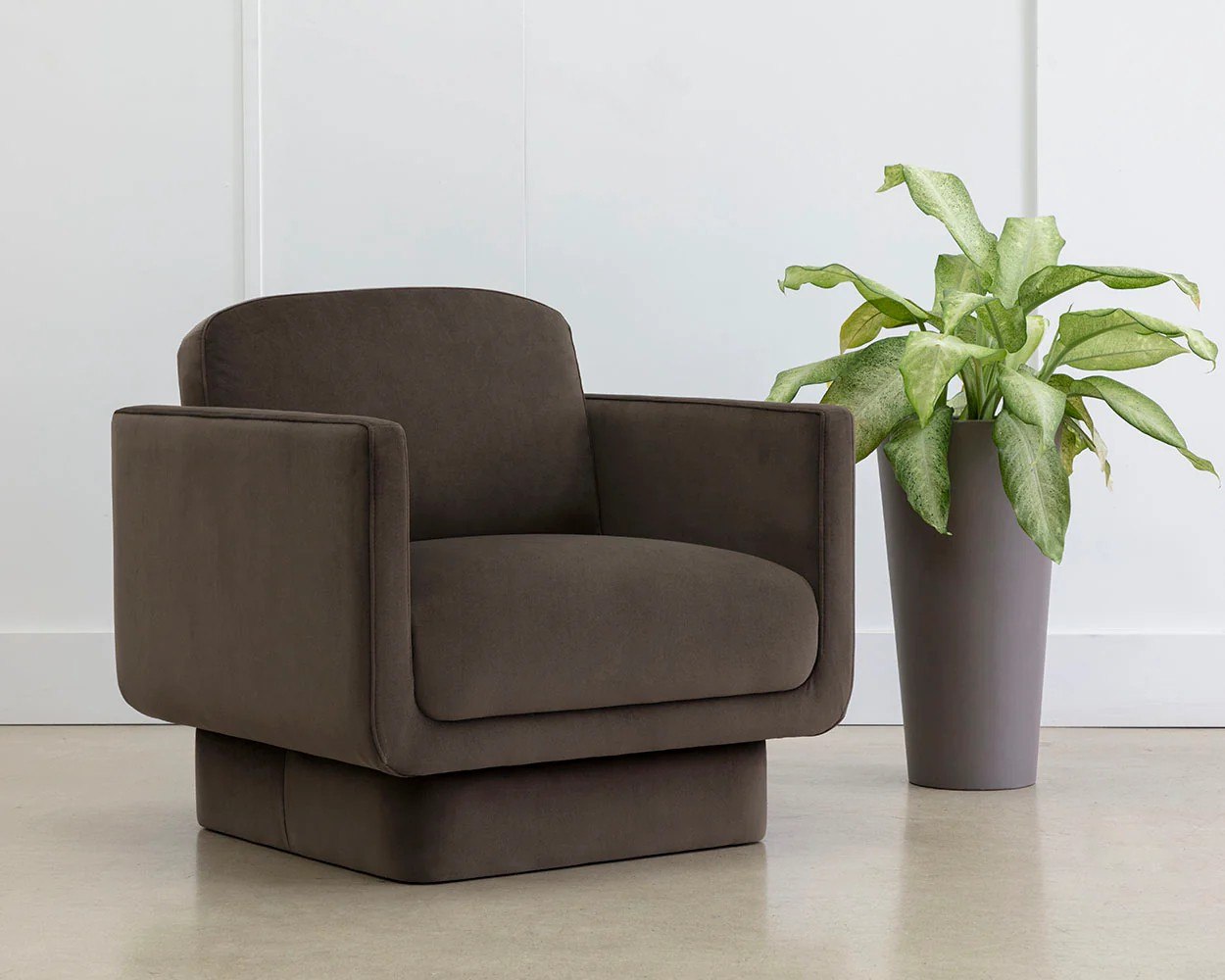 Everton Lounge Chair - Image 7