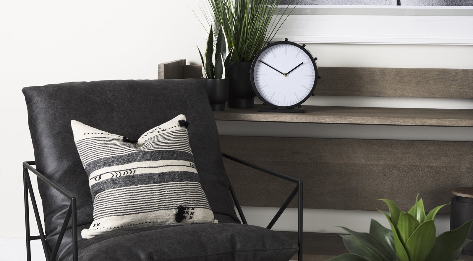 Marian Round Table Clock Black - Image 6