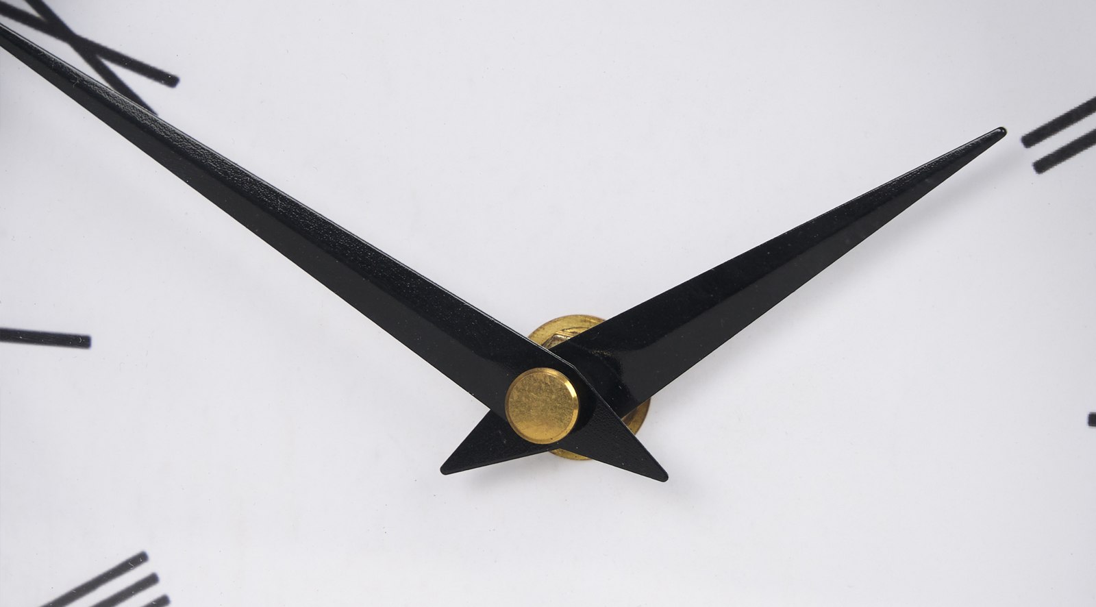 Raisa Table Clock - Image 8