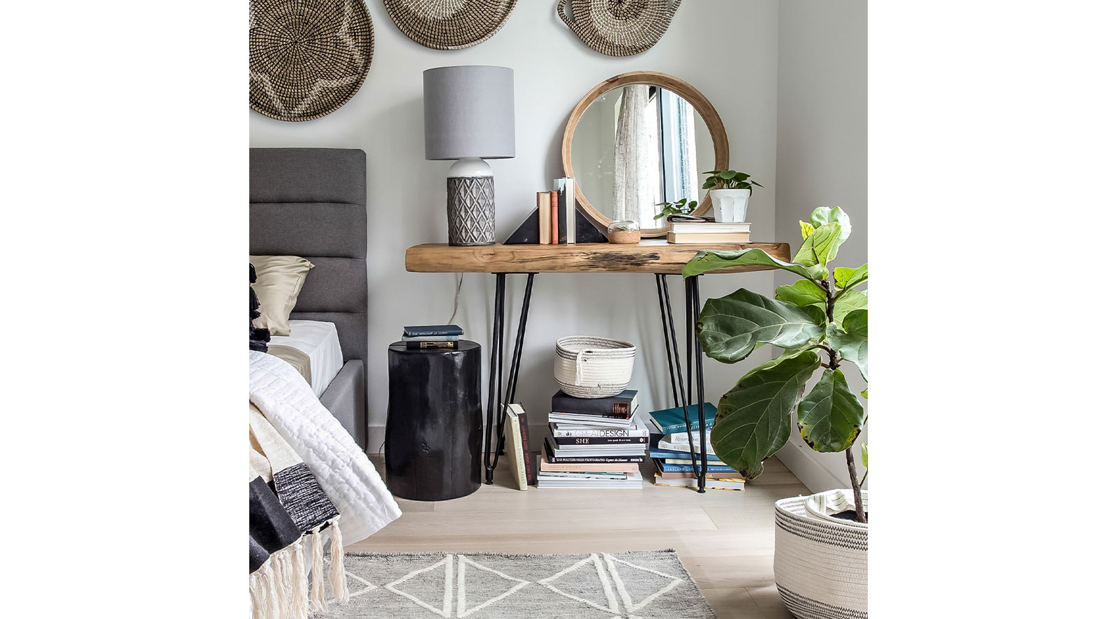 Kayu Hairpin Console Table - Image 4