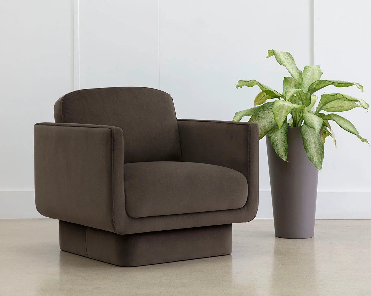 Everton Lounge Chair - Image 7