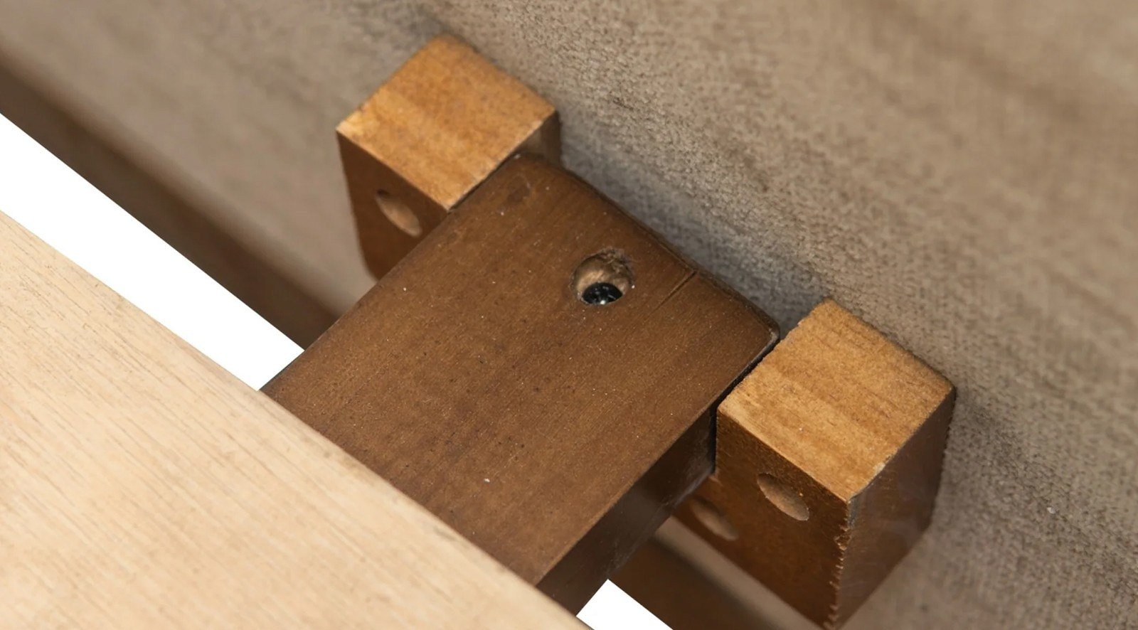 Gillian Queen Bed - Image 5