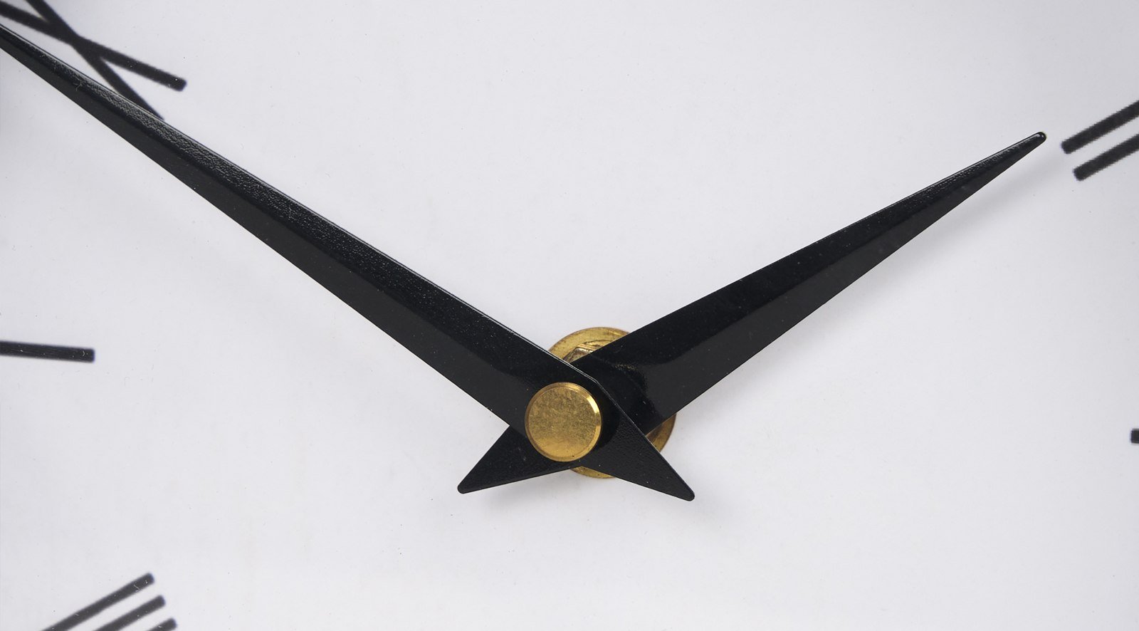 Raisa Table Clock - Image 8